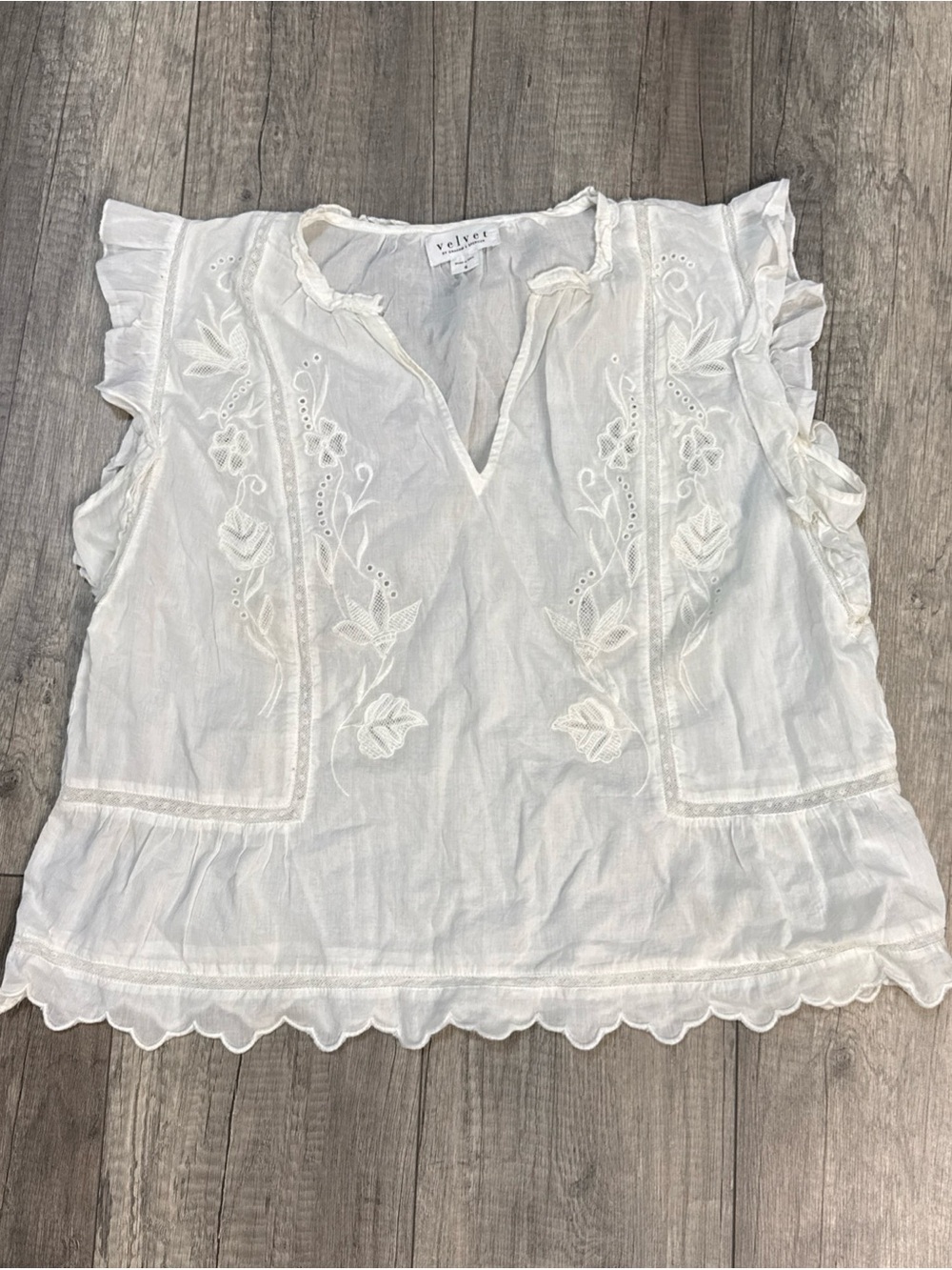 Velvet by Graham & Spencer White Embroidered V-Neck Flutter Sleeve Top